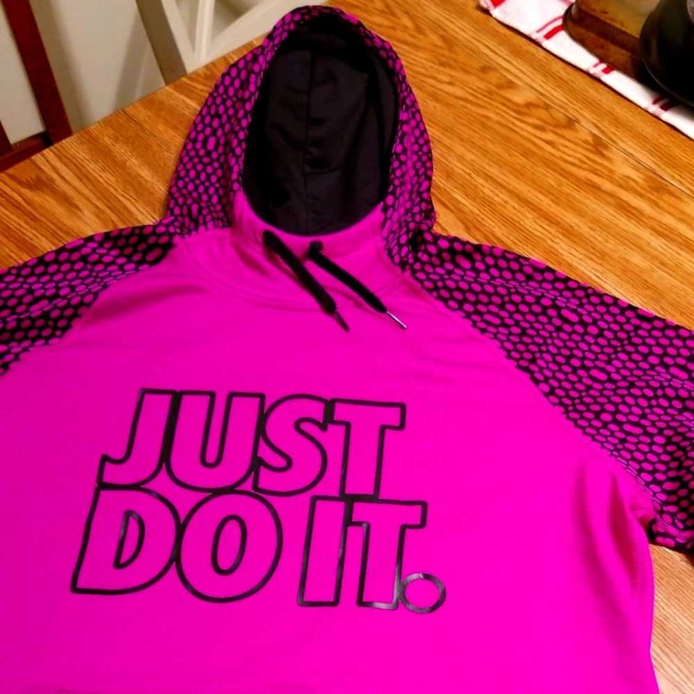 Nike therma fit hoodie never worn.